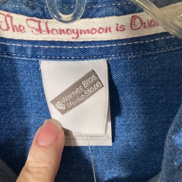 Womens Warner Brothers TAZ Denim Shirt M The Honeymoon Is Over NWT - Picture 8 of 10
